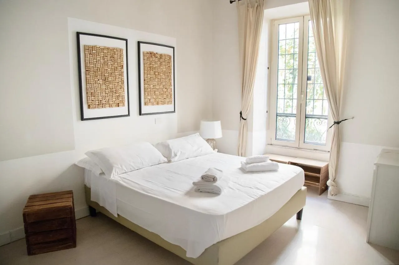 Casa E Appartamento Per Vacanze Fienaroli 36 Apartament contacts